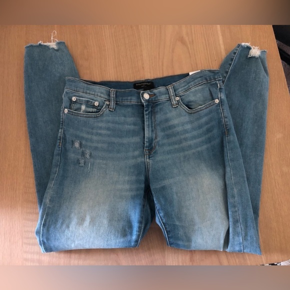 Banana Republic Denim - Banana Republic|Medium wash distressed skinny jeans, size 10/30 •••